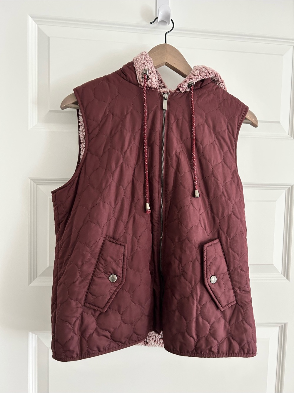 Altar’d State Sherpa Lined Hooded Vest Burgundy Size S